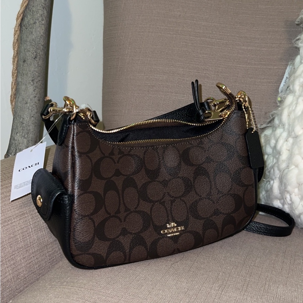 Nwt coach bag Teri shoulder in signature canvas